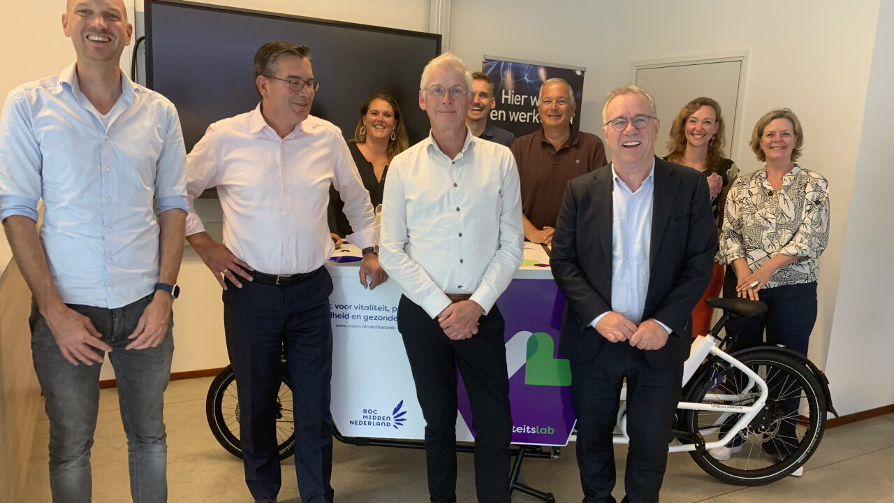 Teamfoto ondertekening intentieverklaring huisartsenverenigingen1 (1)